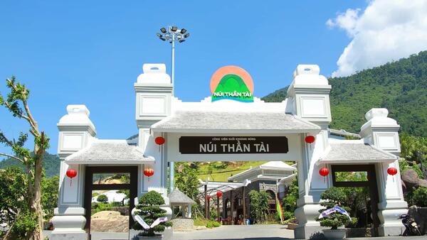 Núi Thần Tài