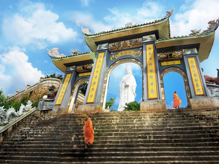 Chùa Linh Ứng - Bãi bụt