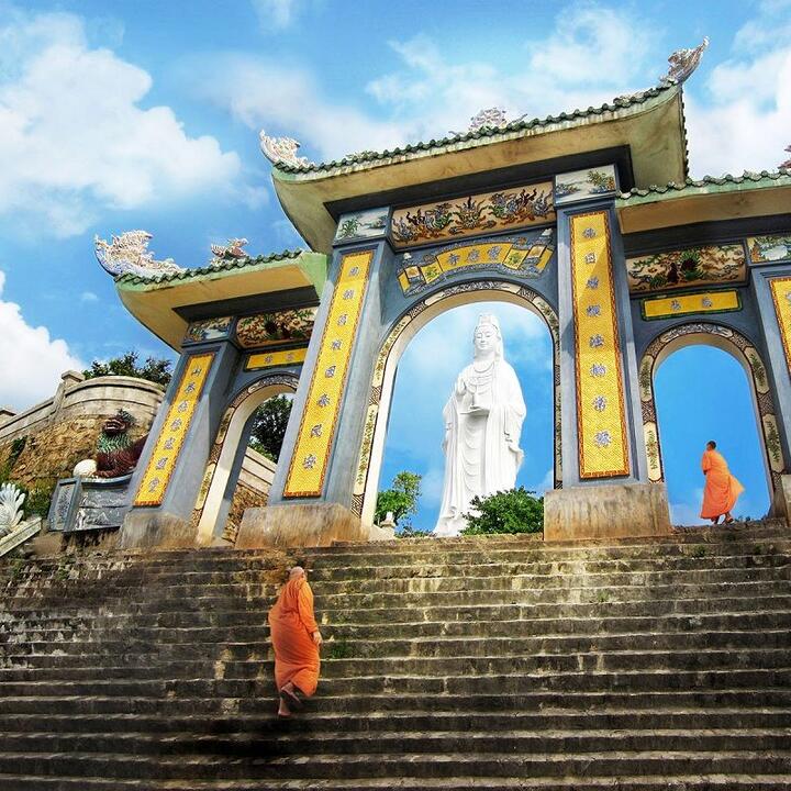 Chùa Linh Ứng - Bãi bụt